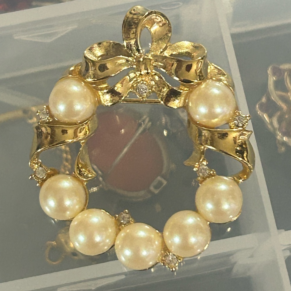 RICHELIEU Pearl crystal gold brooch/Pin